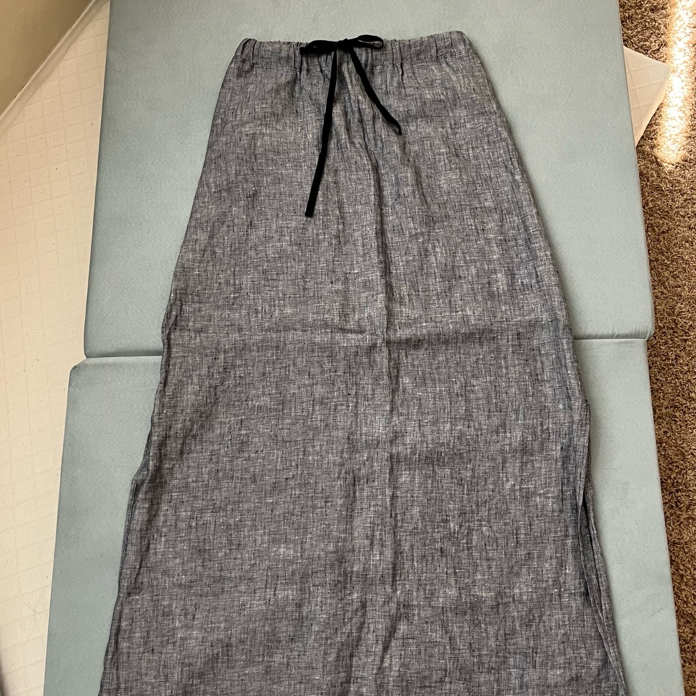 Max Studio linen skirt in a grey blue denim, small